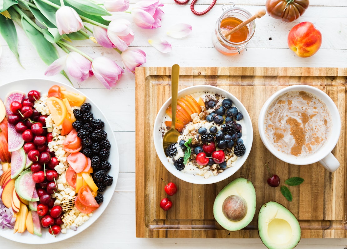 Ausgewogene Ernährung mit frischen Lebensmitteln